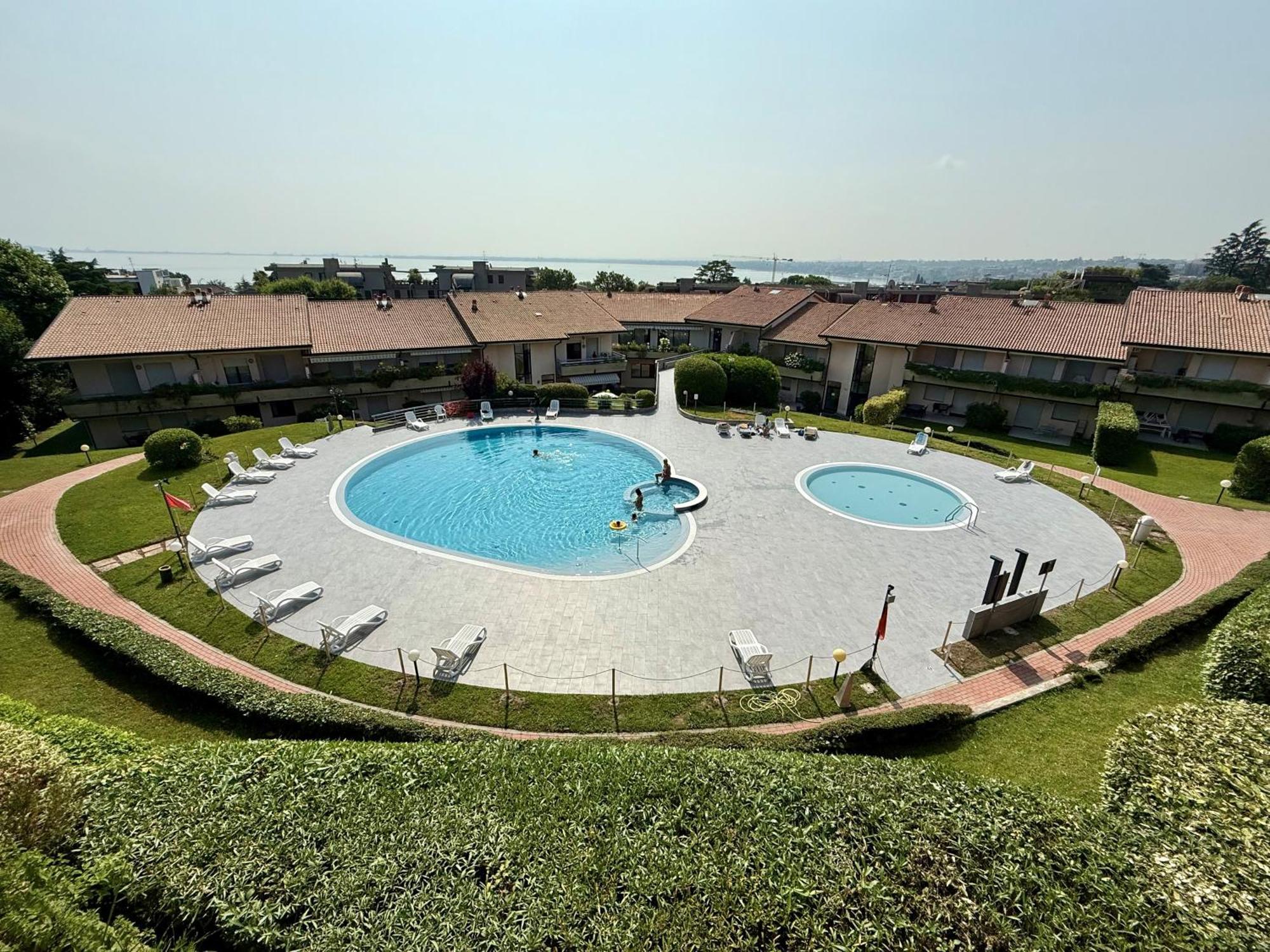 Kristall Lago Residence Desenzano del Garda Exterior foto